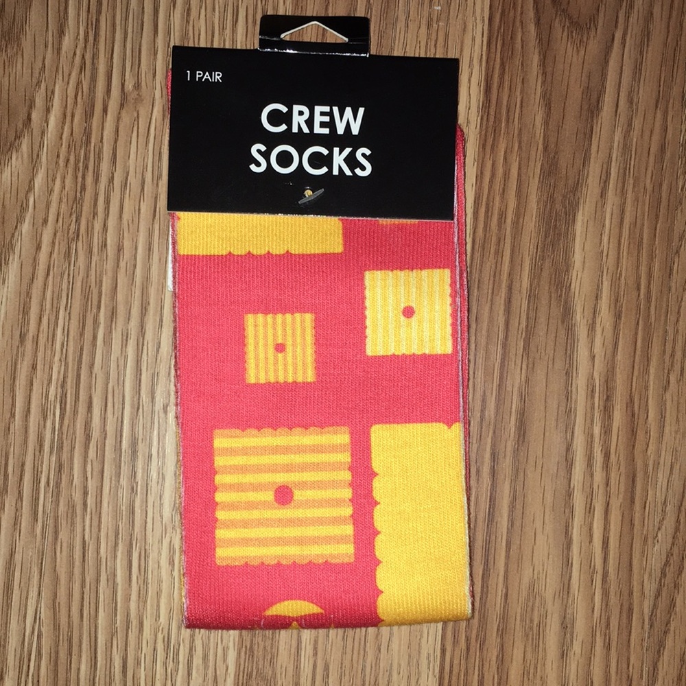 NWT Unisex Cheez-It Crew Socks: Size 4-13